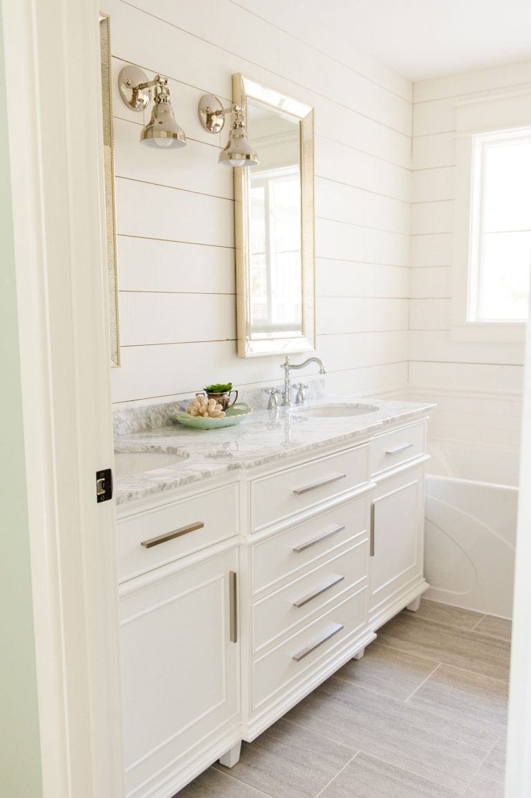 gorgeous vanity available from AMAZON. Click to find out all the details | bathroom vanity ideas | double sink vanities | bathroom renovation | bathroom remodel | farmhouse bathroom | master bath remodel #bathroomdecor #bathroomidea #bathroomdesigns