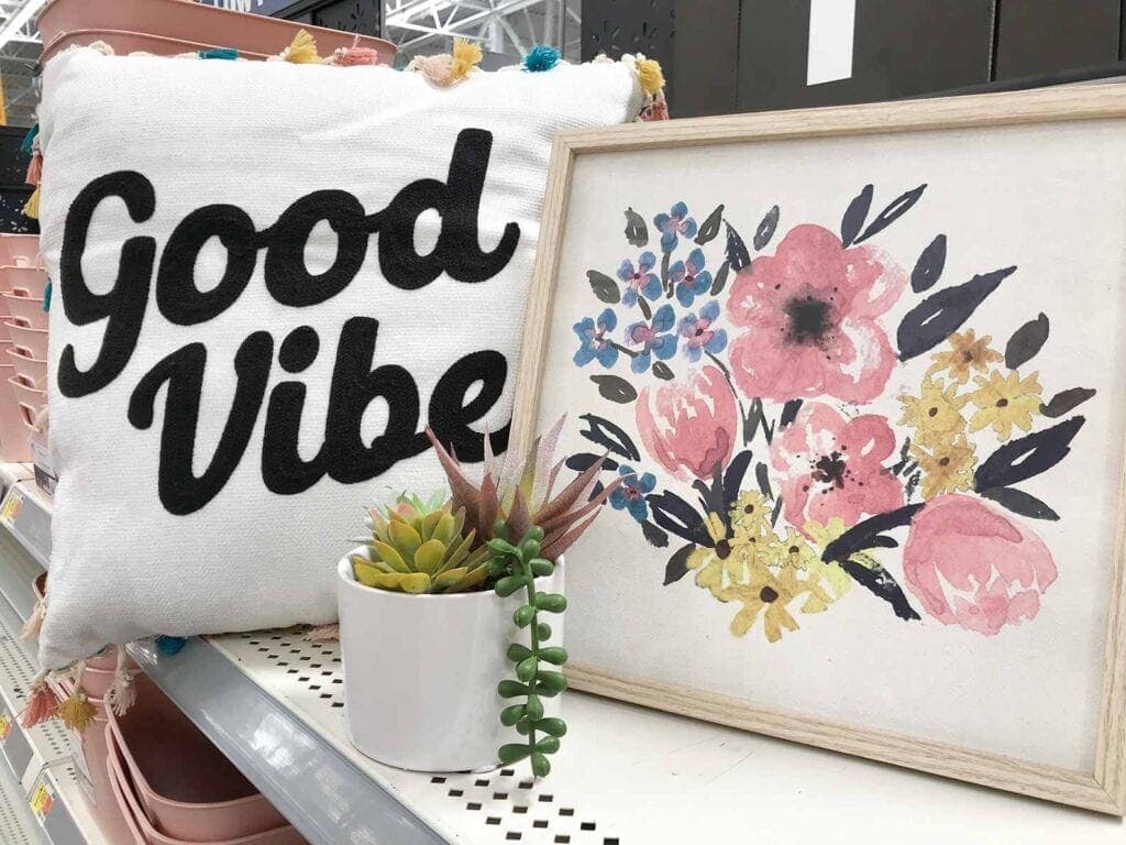 budget friendly home decor for your college apartment from Walmart